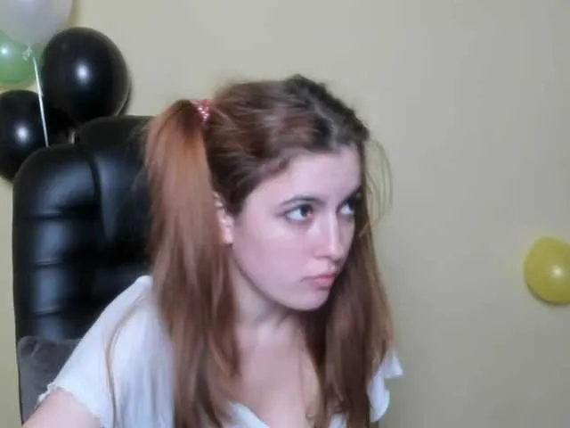 Live sex webcam photo for AminaBeatris13 #276563407