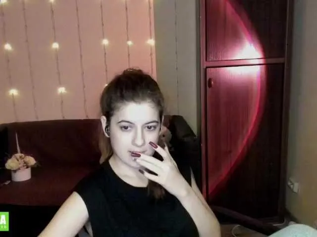 Live sex webcam photo for AminaBeatris13 #276570906