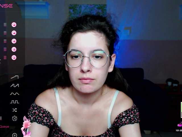 Live sex webcam photo for AminaBeatris13 #288204193