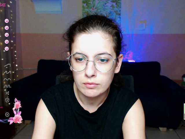 Live sex webcam photo for AminaBeatris13 #289546058