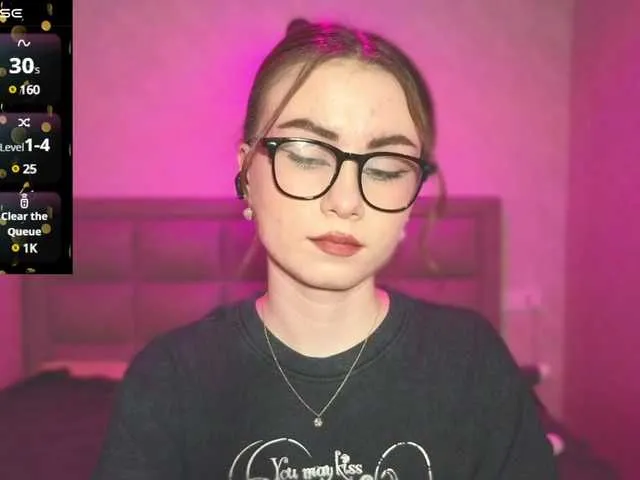 Live sex webcam photo for AminaLuxuryyy #290303744