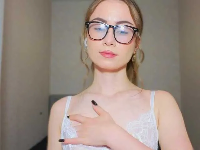 Live sex webcam photo for AminaLuxuryyy #291737283