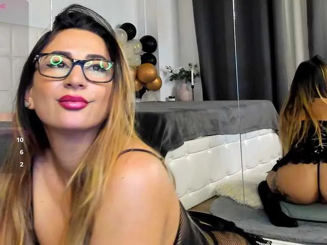 Live sex webcam photo for AmiraRees #292468580