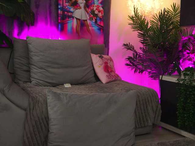Live sex webcam photo for AmiraRoshen #290680904