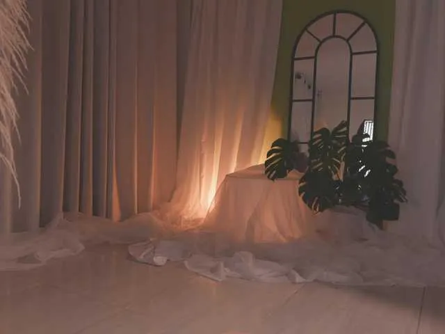 Live sex webcam photo for AmyArmstrong #292351620