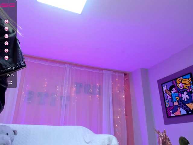 Live sex webcam photo for AmyQuinnX #271821561