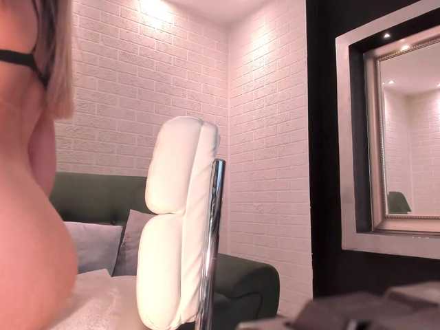 Live sex webcam photo for AmyQuinnX #272233984