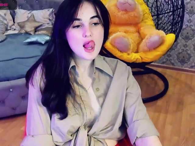 Live sex webcam photo for AmyShyy #272116737