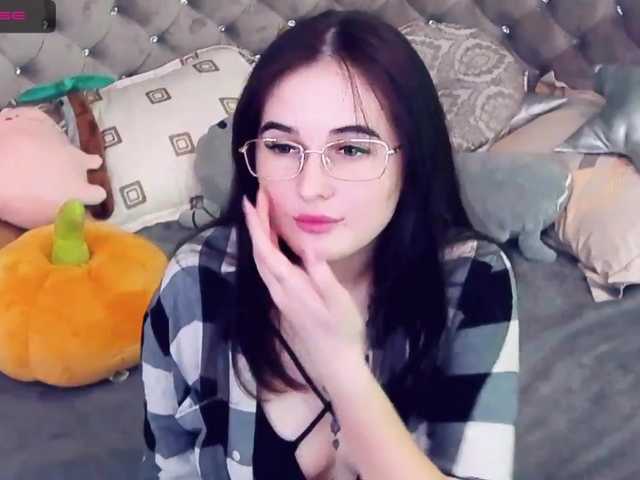 Live sex webcam photo for AmyShyy #272210634