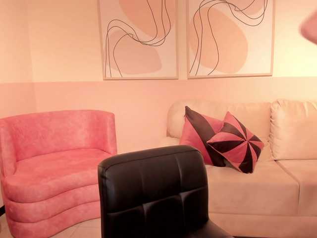 Live sex webcam photo for AmyWalker #275864955