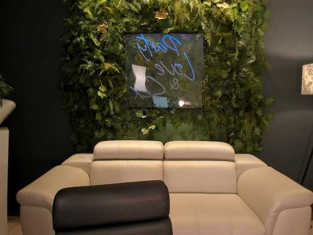 Live sex webcam photo for AmyWalker #275949879