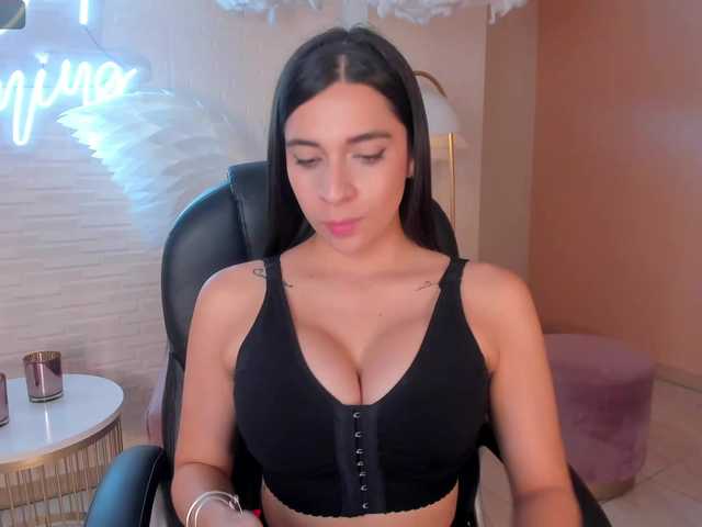 Live sex webcam photo for AmyWalker #277985744