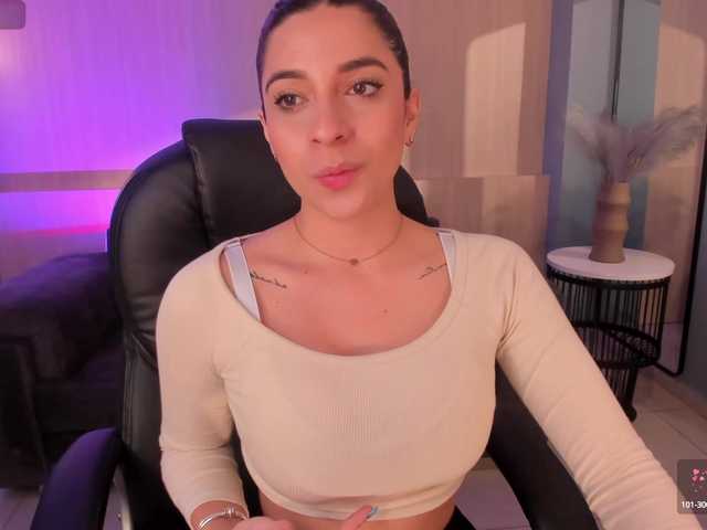 Live sex webcam photo for AmyWalker #278209240