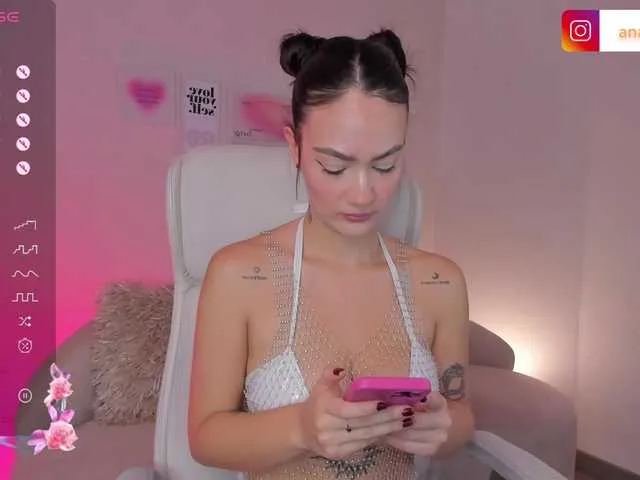 Live sex webcam photo for AnaDuran #278179673