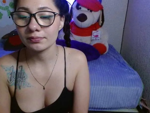 Live sex webcam photo for Anahi212 #271831859