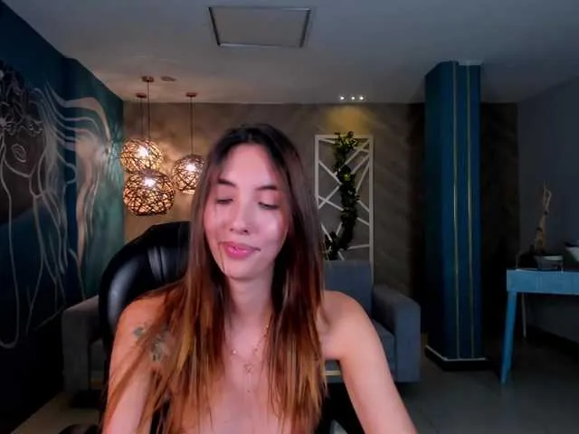 Live sex webcam photo for AnaisNin1 #277411625