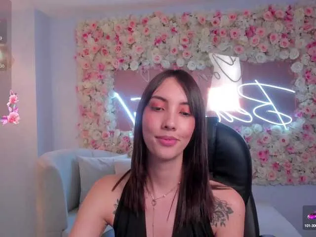 Live sex webcam photo for AnaisNin1 #278281451