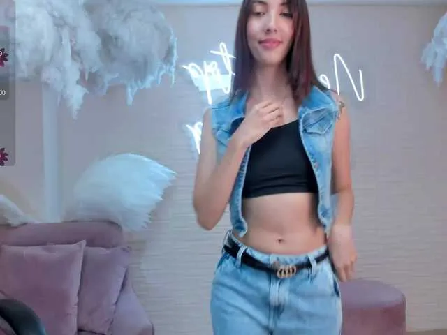 Live sex webcam photo for AnaisNin1 #288229357