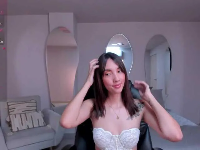 Live sex webcam photo for AnaisNin1 #289320197