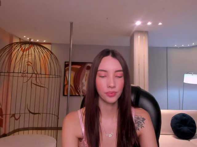 Live sex webcam photo for AnaisNin1 #290676131