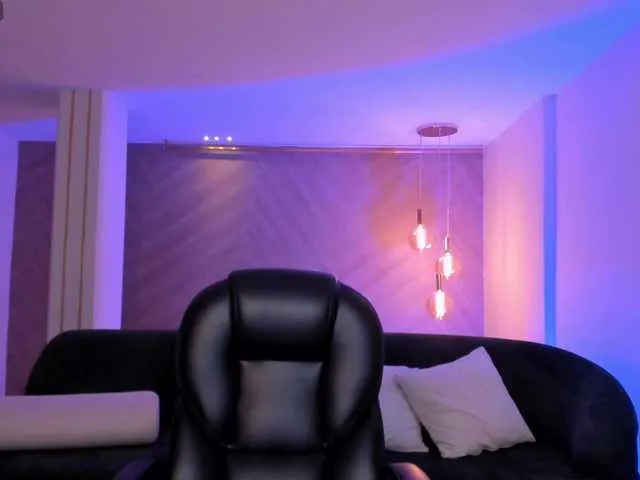 Live sex webcam photo for AnaisNin1 #290799276