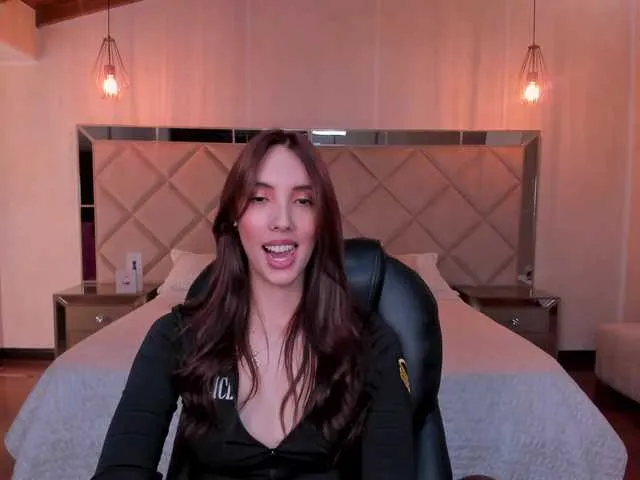 Live sex webcam photo for AnaisNin1 #292126656