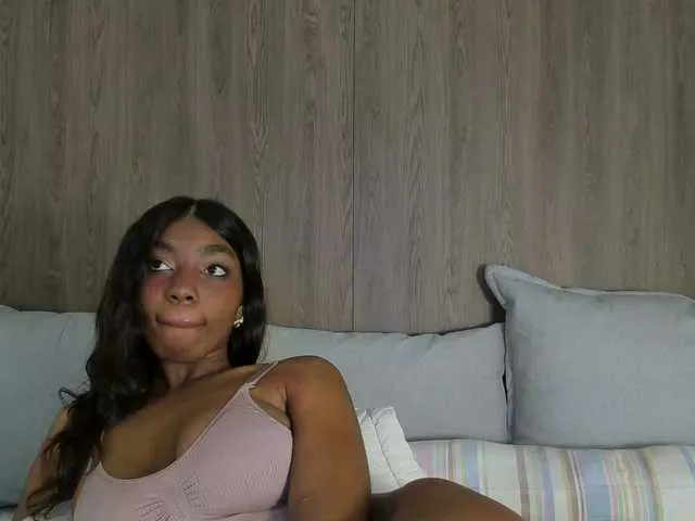 Live sex webcam photo for Anaisbeily #291047548