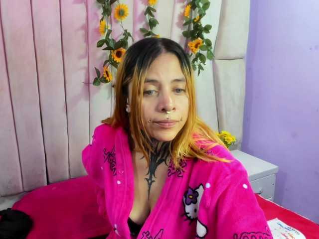 Live sex webcam photo for AnalHade #292005843