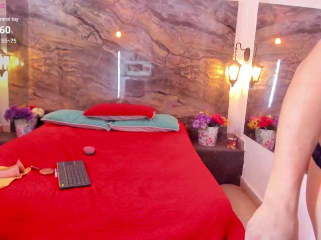 Live sex webcam photo for Analiasmith89 #291429888