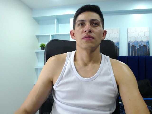 Live sex webcam photo for Ander--Hott #276196680