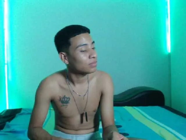 Live sex webcam photo for AndraHottrio #273821075