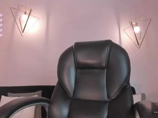 Live sex webcam photo for AndraMiller #277550058