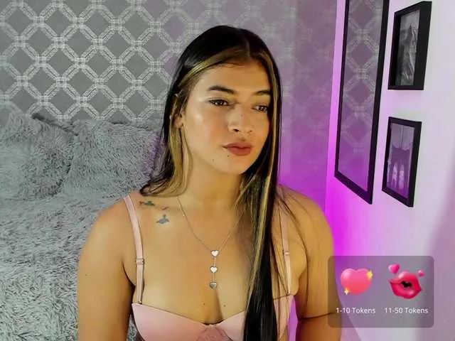 Live sex webcam photo for AndreeArtt #275496664