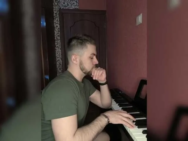 Live sex webcam photo for Andrei3705 #290567176