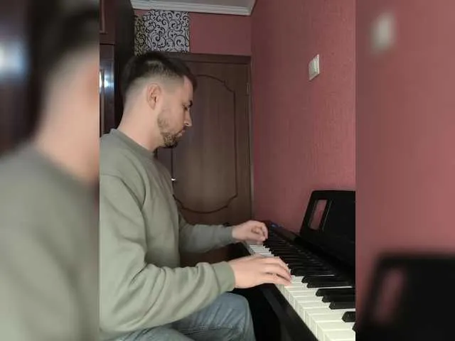 Live sex webcam photo for Andrei3705 #292195462