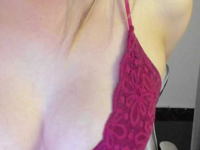 Live sex webcam photo for AndreinaSuann #290902418