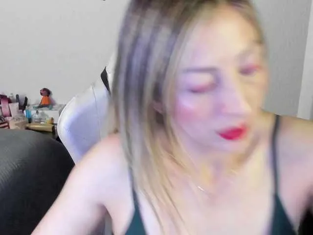 Live sex webcam photo for AndreinaSuann #292220489