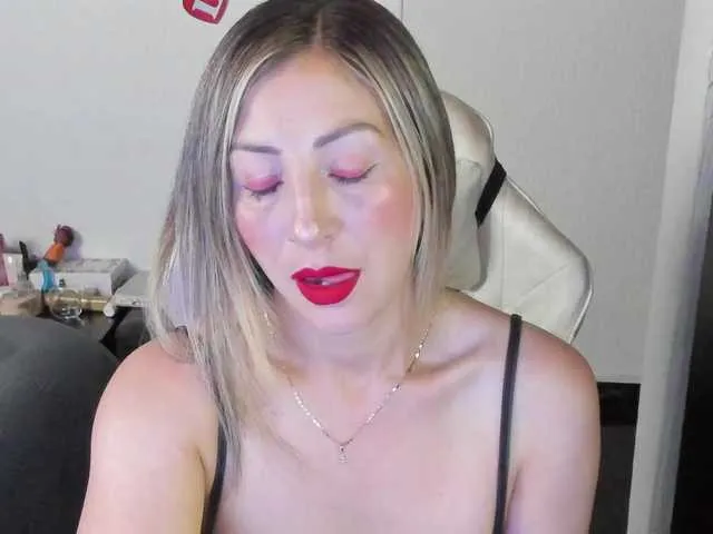 Live sex webcam photo for AndreinaSuann #292261179