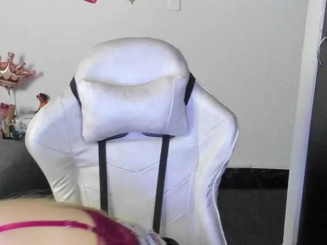 Live sex webcam photo for AndreinaSuann #292361362