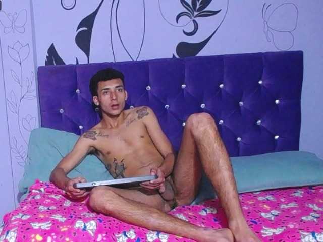 Live sex webcam photo for Andres-Garciia #275920288