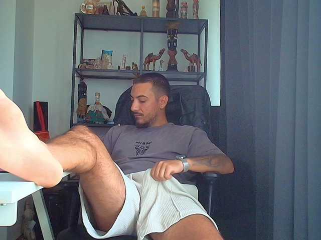 Live sex webcam photo for AndrewBanner #291679344