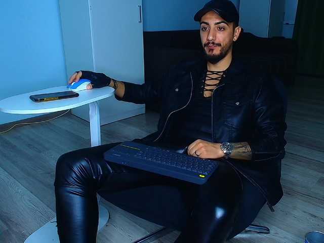 Live sex webcam photo for AndrewBanner #292033427