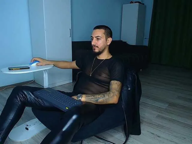 Live sex webcam photo for AndrewBanner #292046369