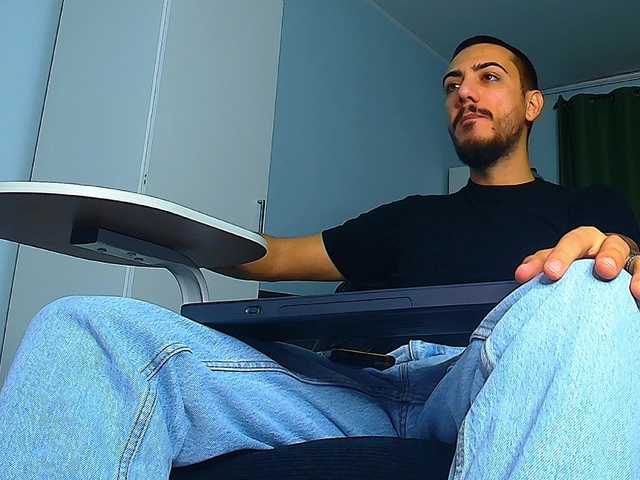 Live sex webcam photo for AndrewBanner #292065179