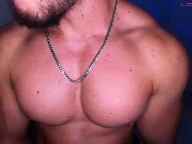 Live sex webcam photo for AndrewHarriss #293104505