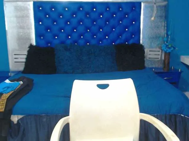 Live sex webcam photo for Andrewhaardd #273574257