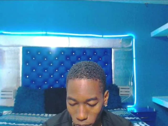 Live sex webcam photo for Andrewhaardd #273627951