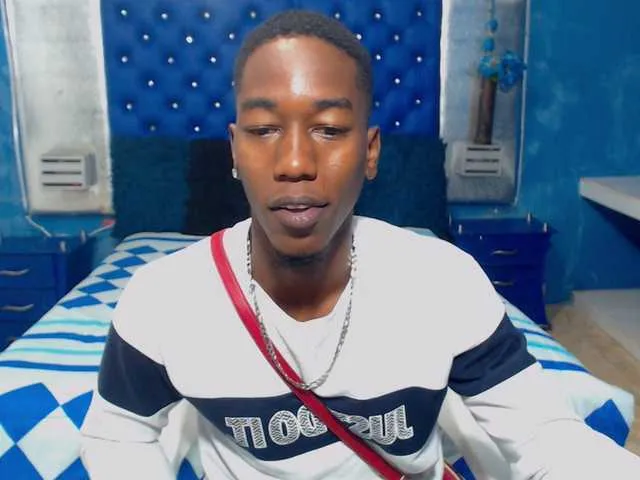 Live sex webcam photo for Andrewhaardd #273909699