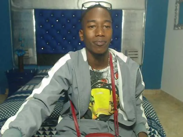 Live sex webcam photo for Andrewhaardd #274002917