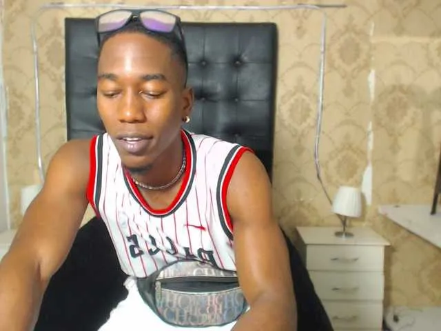 Live sex webcam photo for Andrewhaardd #274126101